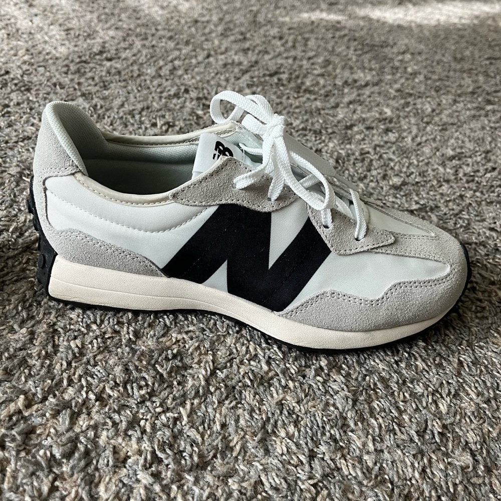 New Balance 327